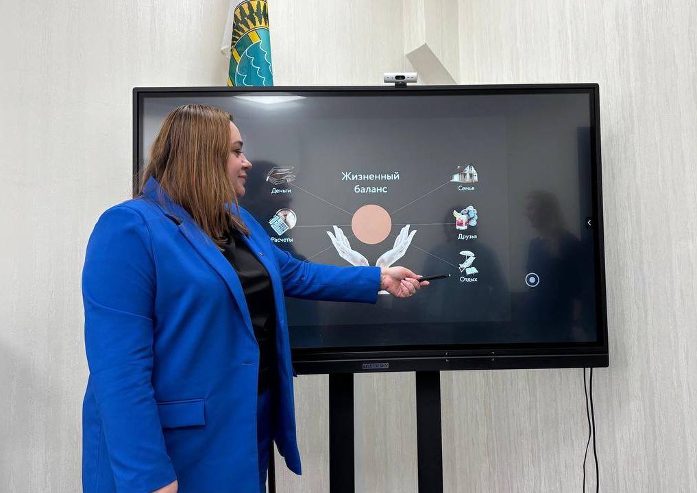 В рамках Года белорусской женщины в ЦНИИКИВР состоялось собрание трудового коллектива на тему «Баланс работы и семьи»